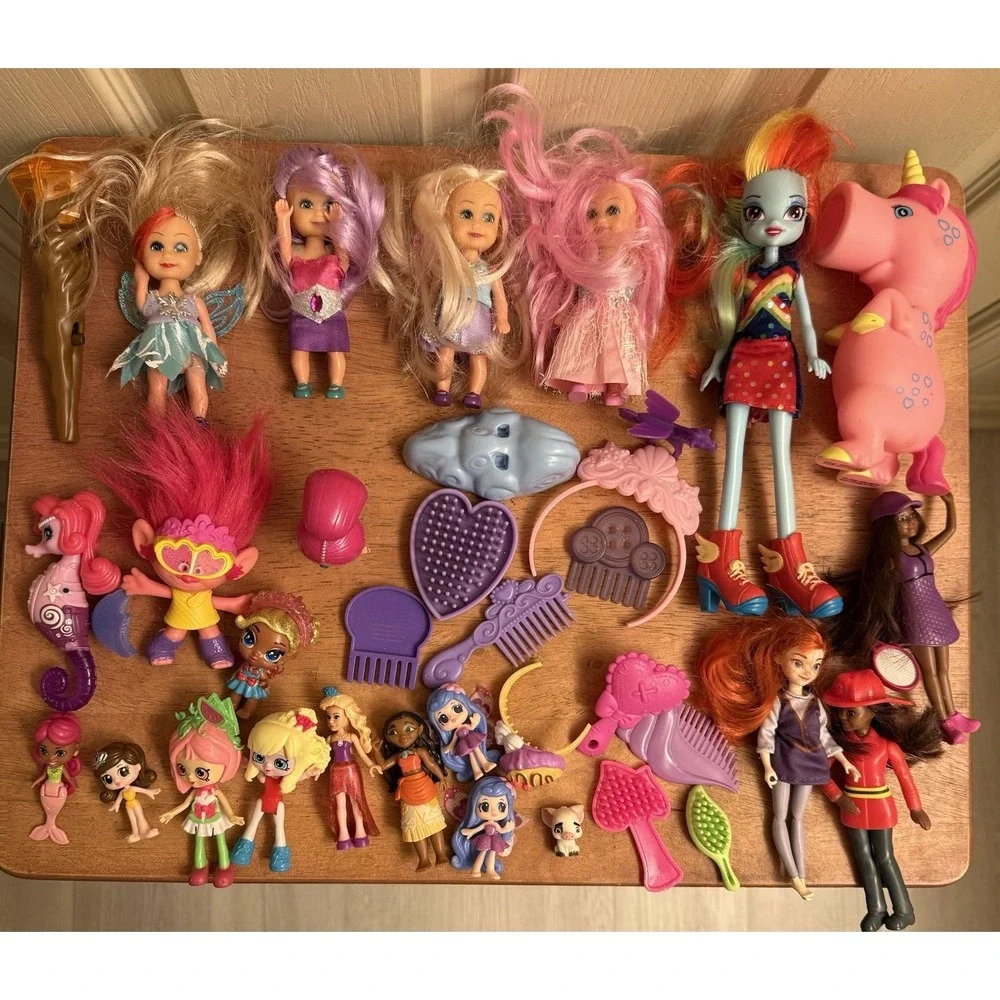 Lot Of‎ 35 Random Dolls/toys And Accessories.